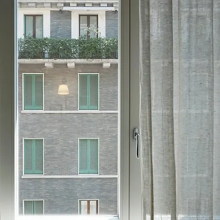 Oreaspiti - Not Only A In Magenta Quarter * Milan